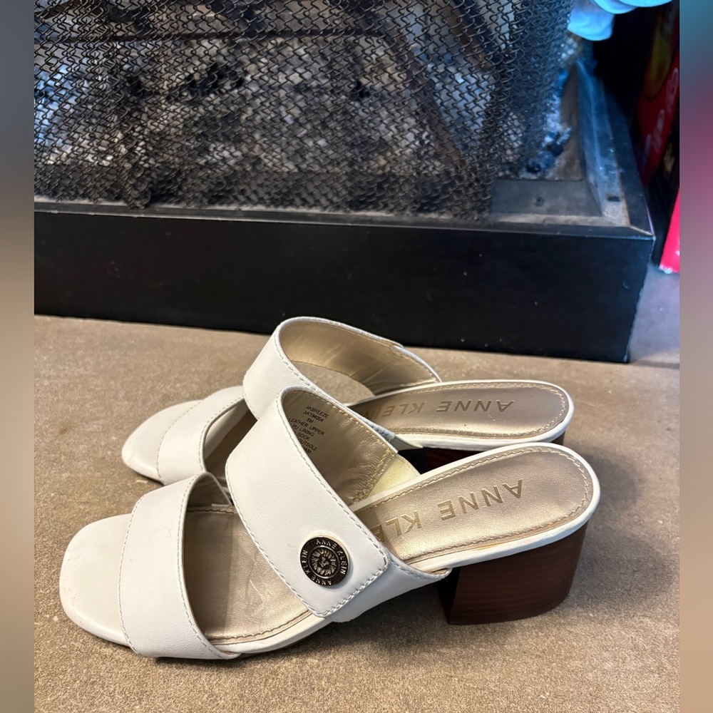 Anne Klein Womens Breeze White Textured Slip On Dress Sandals Heels leather 8M
